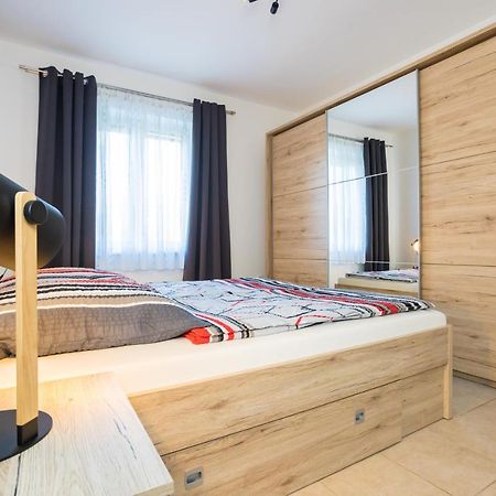 Apartments Sara Milohnici Extérieur photo