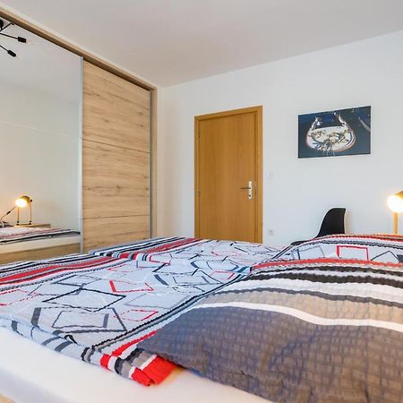 Apartments Sara Milohnici Extérieur photo