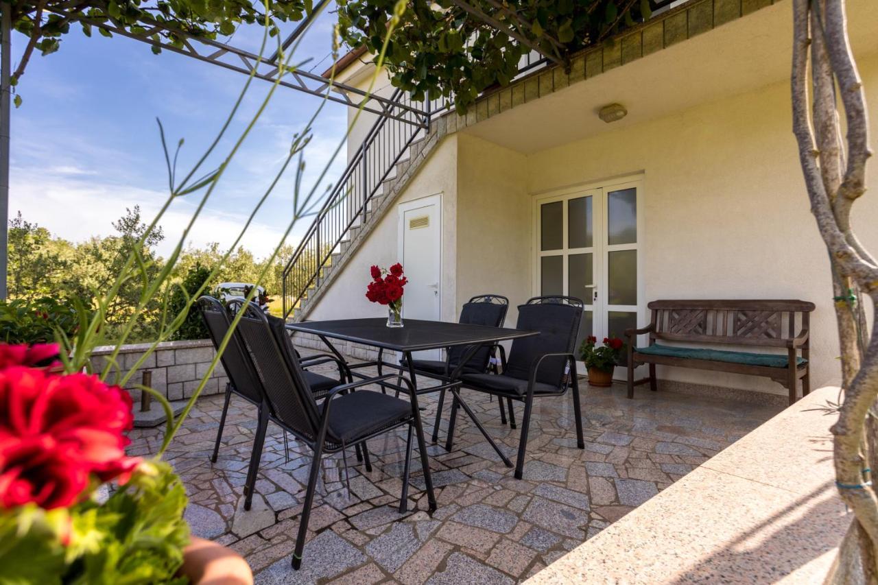 Apartments Sara Milohnici Extérieur photo