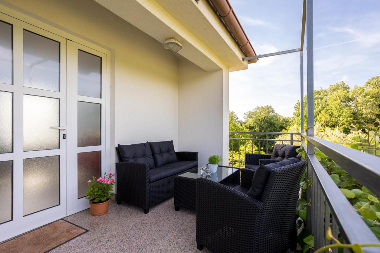 Apartments Sara Milohnici Extérieur photo
