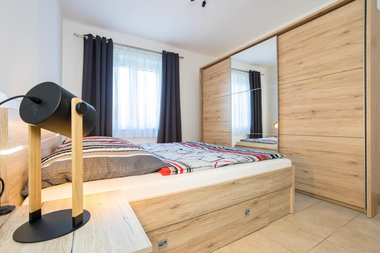 Apartments Sara Milohnici Extérieur photo