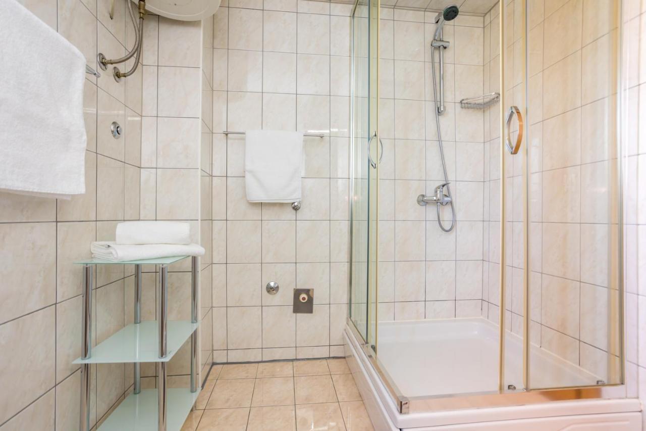 Apartments Sara Milohnici Extérieur photo