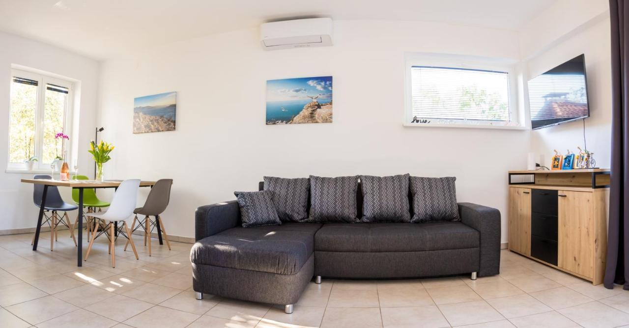 Apartments Sara Milohnici Extérieur photo