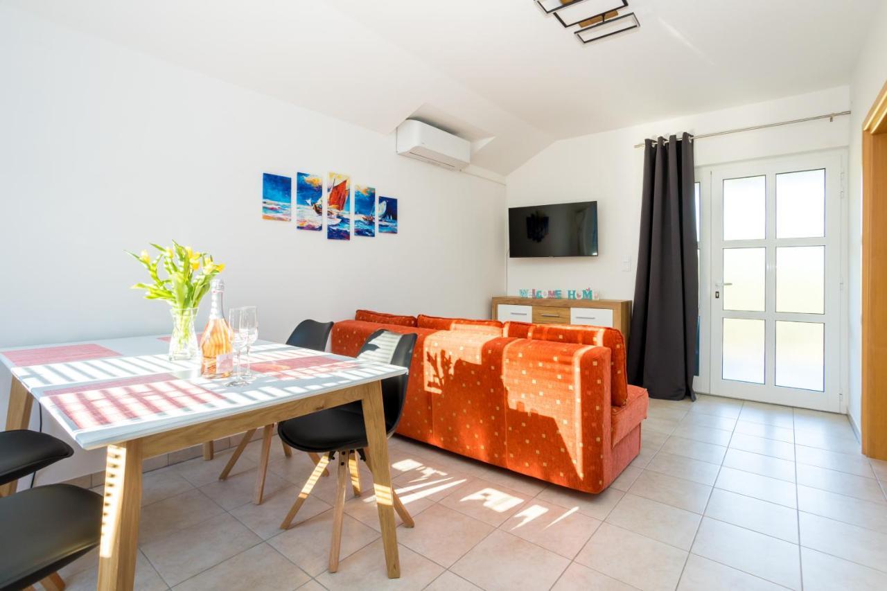 Apartments Sara Milohnici Extérieur photo
