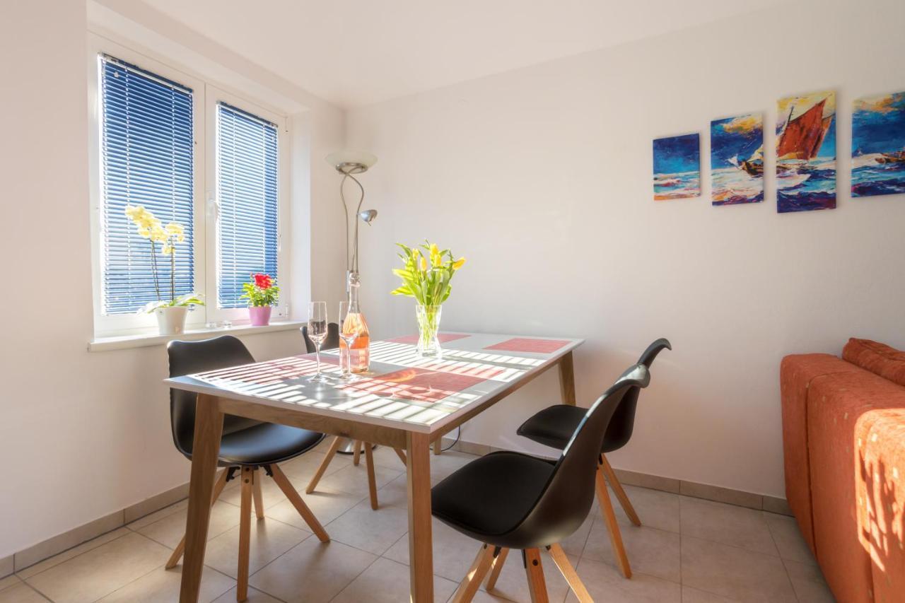 Apartments Sara Milohnici Extérieur photo